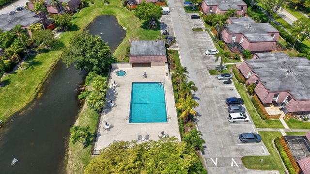 7582 Courtyard Run E 7582, Boca Raton, FL 33433