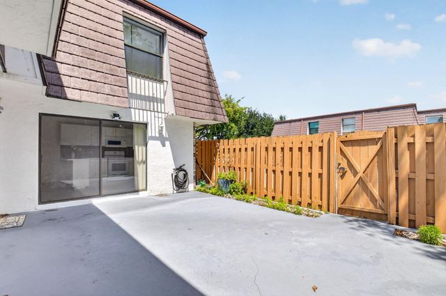 7582 Courtyard Run E 7582, Boca Raton, FL 33433