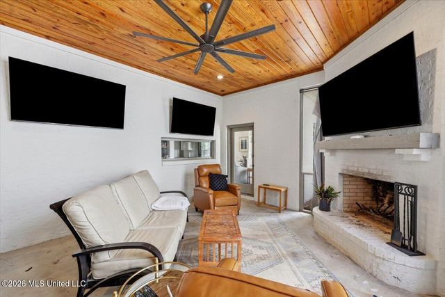 101 Saddle Creek Cove, Canton, MS 39046