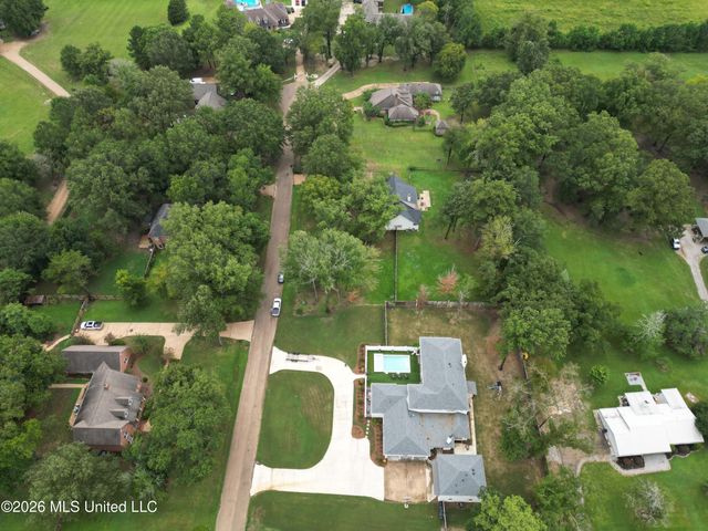 101 Saddle Creek Cove, Canton, MS 39046