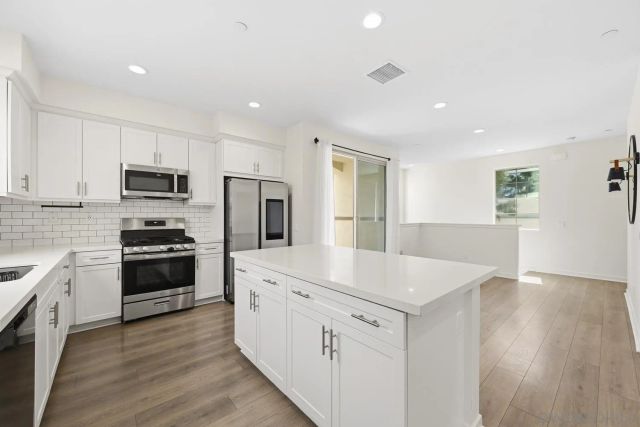 429 Lake Shore Way, Santee, CA 92071