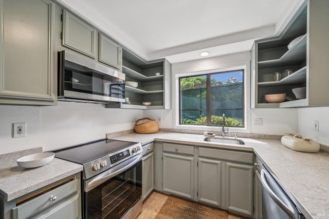 31 W Harbor Dr, Sausalito, CA 94965