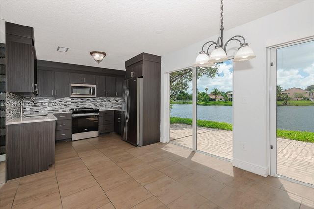 850 NW 98th Ave, Plantation, FL 33324