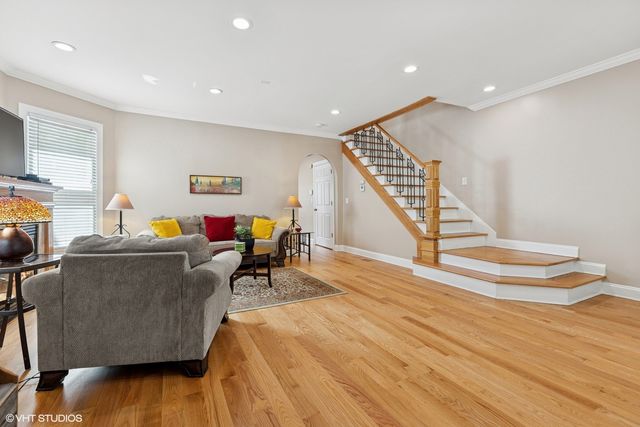 1513 W Highland Avenue, Chicago, IL 60660