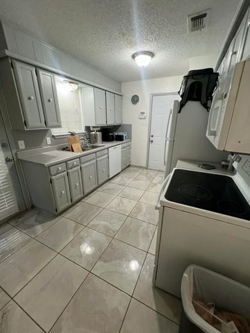 8208 Kenosha Avenue, Lubbock, TX 79423