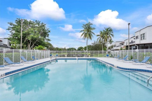 385 NW 36th Avenue, Deerfield Beach, FL 33442