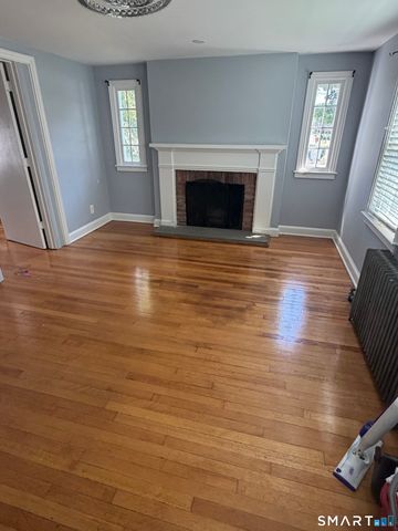 2 Barber Street, Windsor, CT 06095