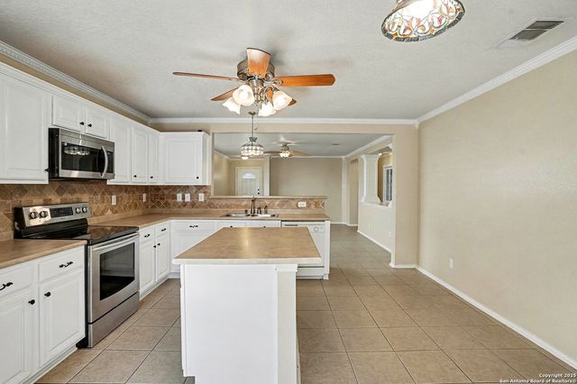 8840 Staghorn, Converse, TX 78109