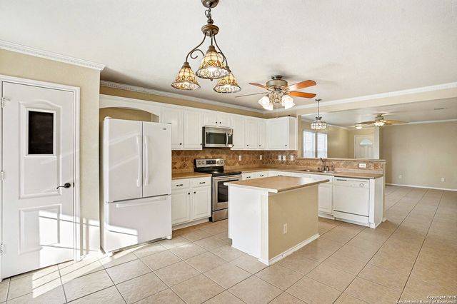 8840 Staghorn, Converse, TX 78109