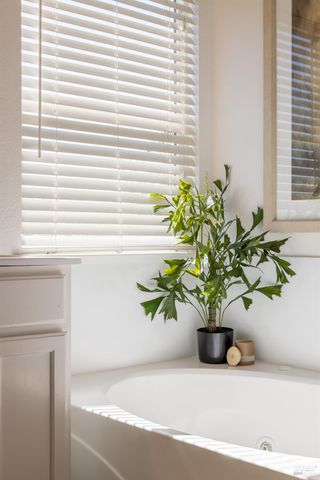 1620 Hickam Cir, Suisun City, CA 94585