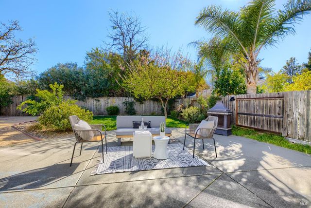 1620 Hickam Cir, Suisun City, CA 94585