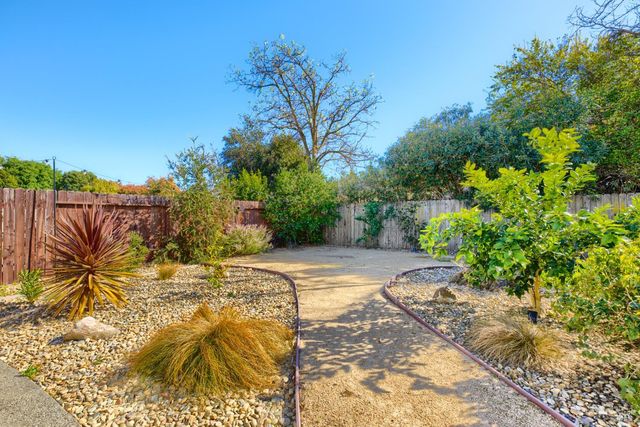 1620 Hickam Cir, Suisun City, CA 94585