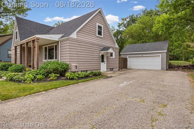 2275 Richwood Road, Auburn Hills, MI 48326