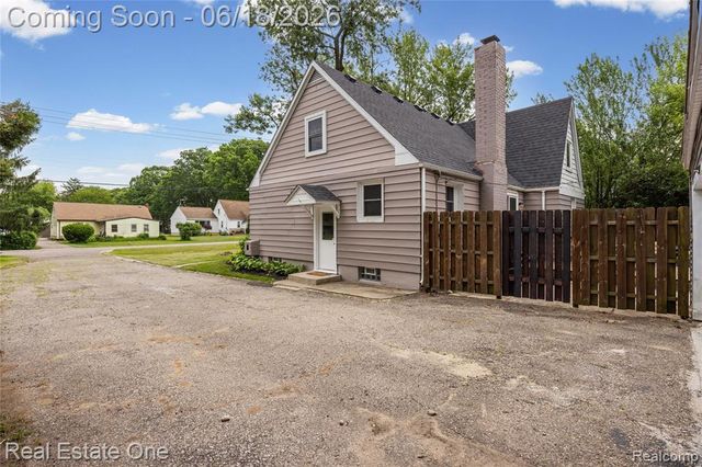 2275 Richwood Road, Auburn Hills, MI 48326