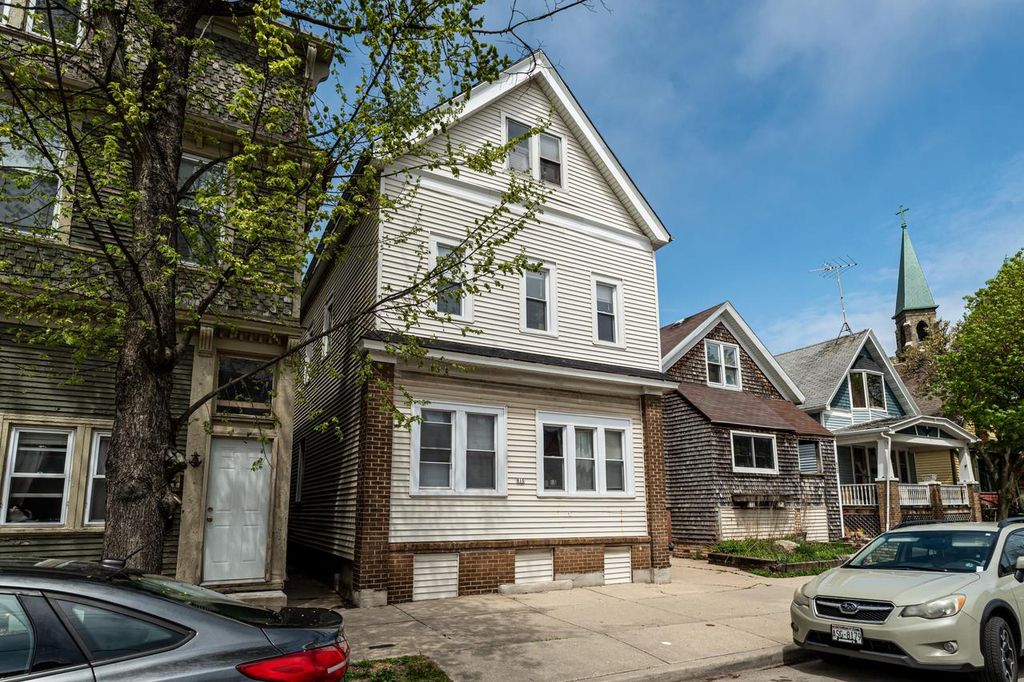 816 E Clarke STREET, Milwaukee, WI 53212