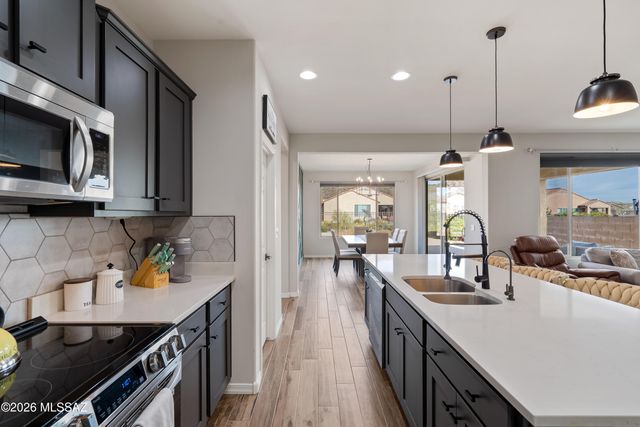 8467 N Van Cleeve Lane, Tucson, AZ 85743