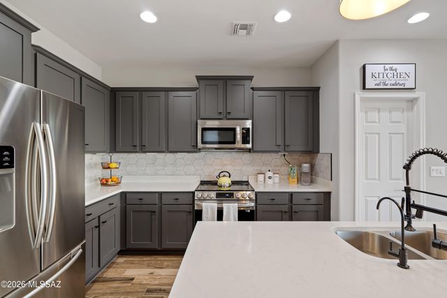 8467 N Van Cleeve Lane, Tucson, AZ 85743