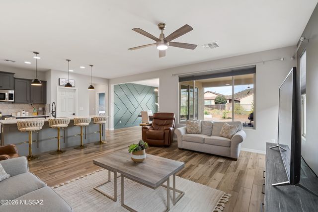 8467 N Van Cleeve Lane, Tucson, AZ 85743