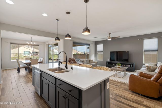 8467 N Van Cleeve Lane, Tucson, AZ 85743