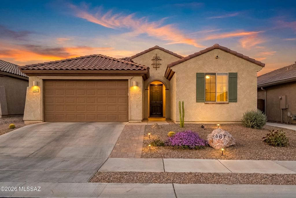 8467 N Van Cleeve Lane, Tucson, AZ 85743