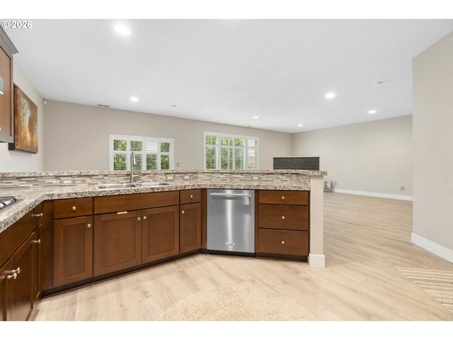 6143 Ne SHERBORNE St, Hillsboro, OR 97124