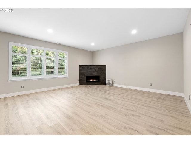 6143 Ne SHERBORNE St, Hillsboro, OR 97124