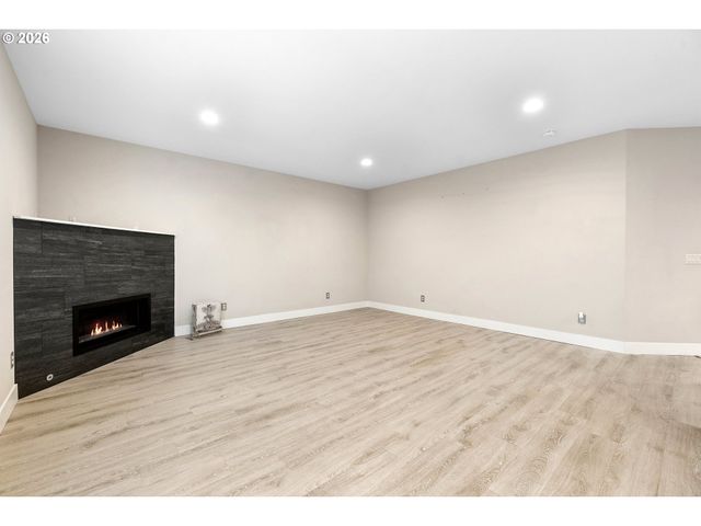 6143 Ne SHERBORNE St, Hillsboro, OR 97124