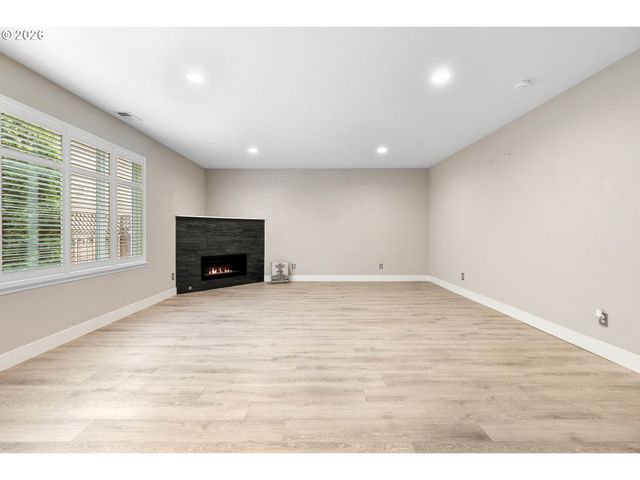 6143 Ne SHERBORNE St, Hillsboro, OR 97124