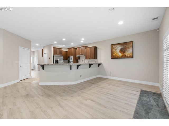 6143 Ne SHERBORNE St, Hillsboro, OR 97124