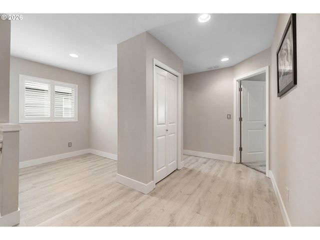6143 Ne SHERBORNE St, Hillsboro, OR 97124