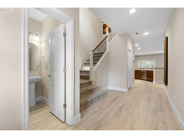 6143 Ne SHERBORNE St, Hillsboro, OR 97124
