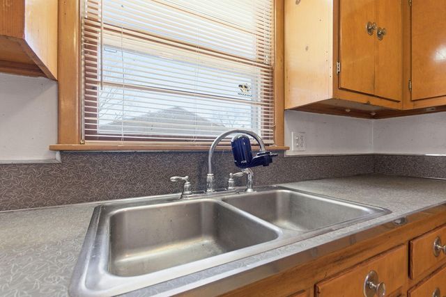 1909 BEAR CREEK DR, Columbia, MO 65202