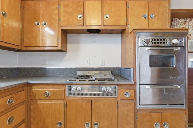 1909 BEAR CREEK DR, Columbia, MO 65202