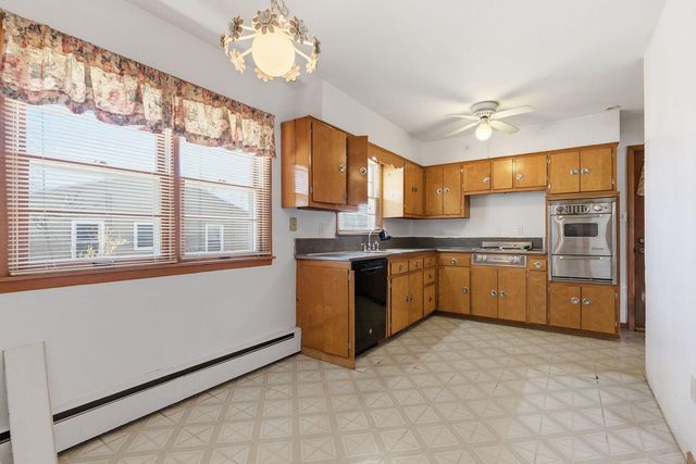 1909 BEAR CREEK DR, Columbia, MO 65202