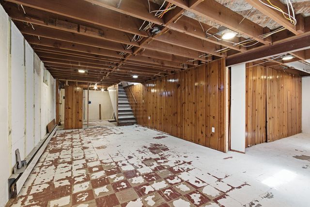 1909 BEAR CREEK DR, Columbia, MO 65202