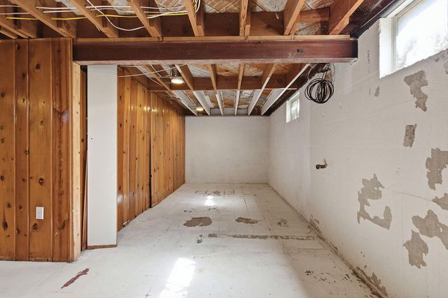 1909 BEAR CREEK DR, Columbia, MO 65202