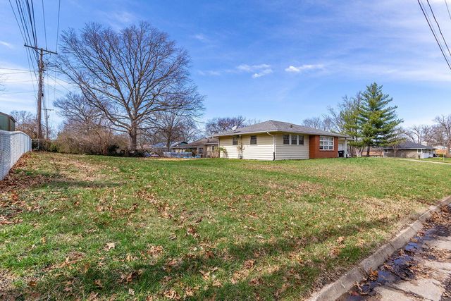 1909 BEAR CREEK DR, Columbia, MO 65202