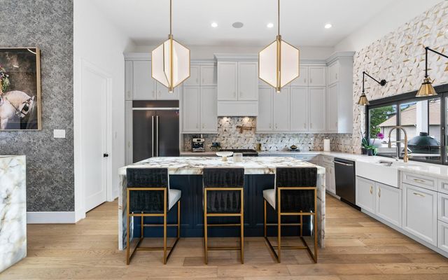 1011 Wynnwood Lane, Houston, TX 77008