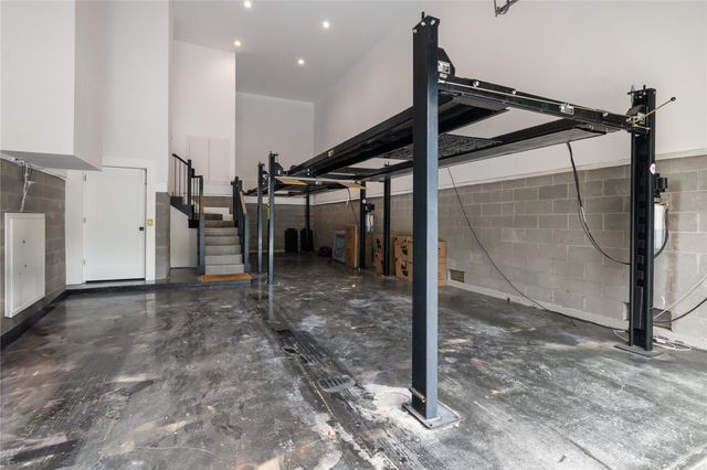 1011 Wynnwood Lane, Houston, TX 77008