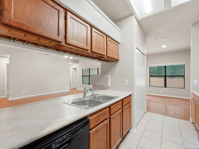 7914 WAYSIDE TRL, San Antonio, TX 78244