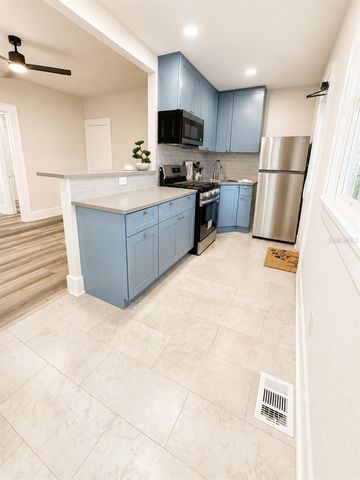 824 6TH STREET N 2, St Petersburg, FL 33701
