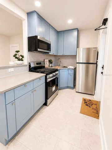824 6TH STREET N 2, St Petersburg, FL 33701