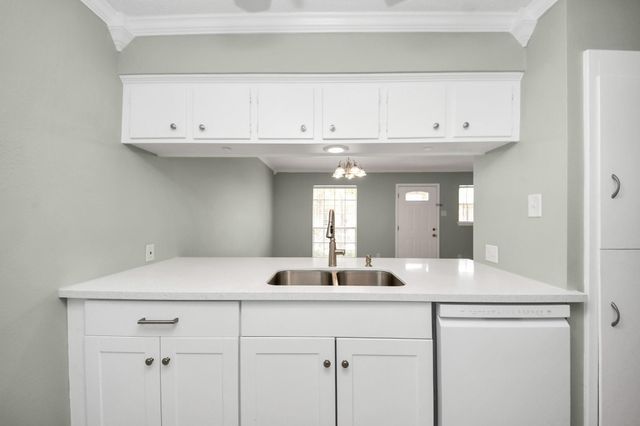 44 Tri Oaks Lane 44, Houston, TX 77043