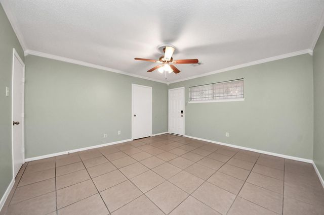 44 Tri Oaks Lane 44, Houston, TX 77043