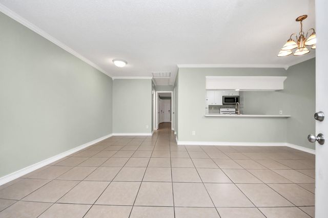 44 Tri Oaks Lane 44, Houston, TX 77043