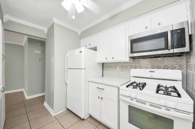 44 Tri Oaks Lane 44, Houston, TX 77043