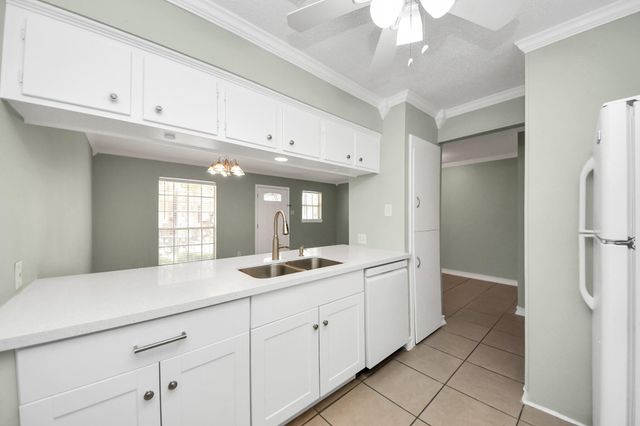 44 Tri Oaks Lane 44, Houston, TX 77043