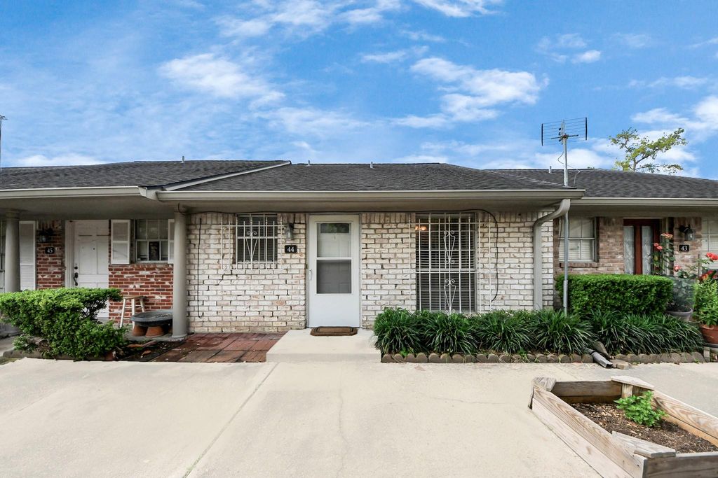 44 Tri Oaks Lane 44, Houston, TX 77043