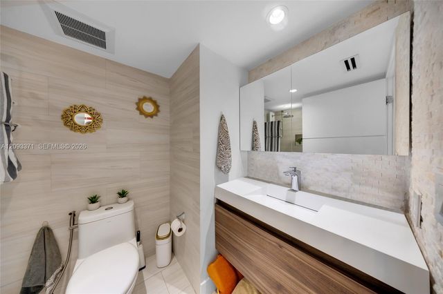 6301 Collins Avenue 2107, Miami Beach, FL 33141
