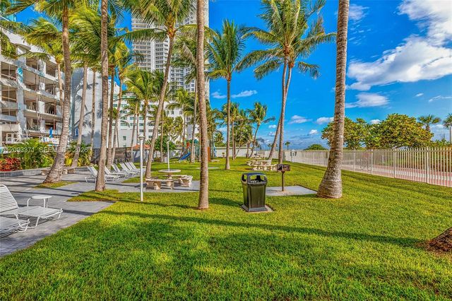 6301 Collins Avenue 2107, Miami Beach, FL 33141